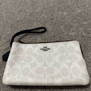Coach Signature Cream Double Zip Wristlet